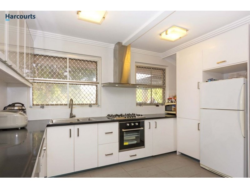 136 Howes Crescent, Dianella WA 6059