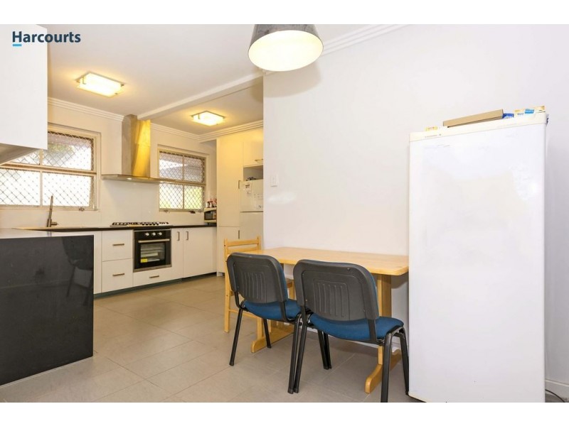 136 Howes Crescent, Dianella WA 6059