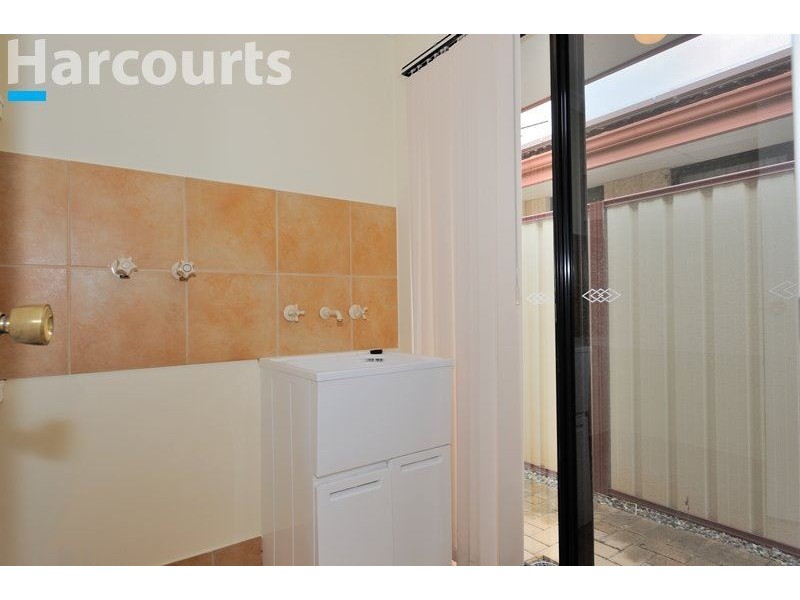 4/3 Henry Street, Midland WA 6056