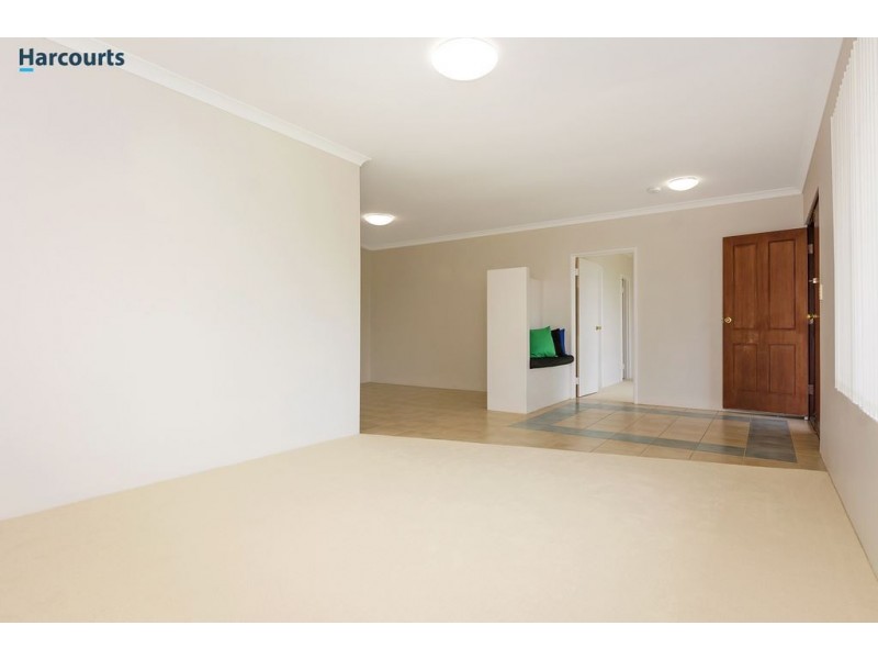 8 Renfrew Gardens, Kinross WA 6028