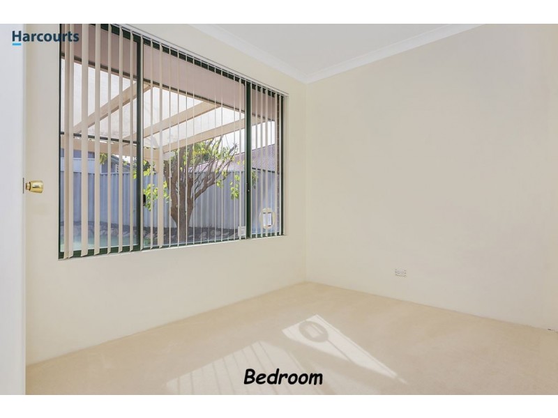 8 Renfrew Gardens, Kinross WA 6028