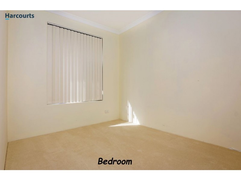 8 Renfrew Gardens, Kinross WA 6028