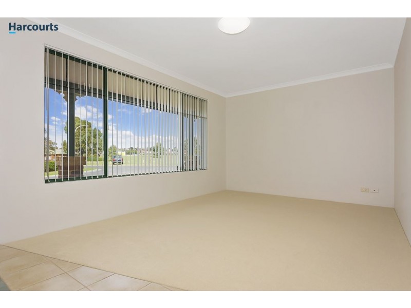 8 Renfrew Gardens, Kinross WA 6028