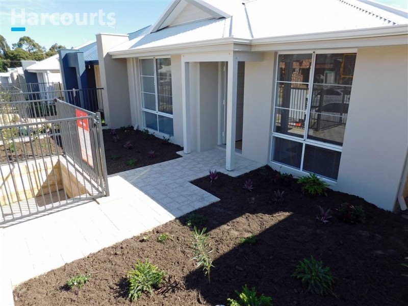 32 Belcastro Way, Madeley WA 6065