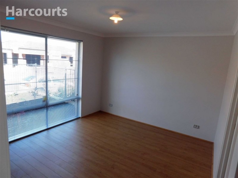 32 Belcastro Way, Madeley WA 6065