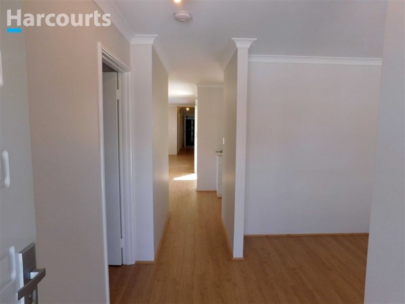 32 Belcastro Way, Madeley WA 6065