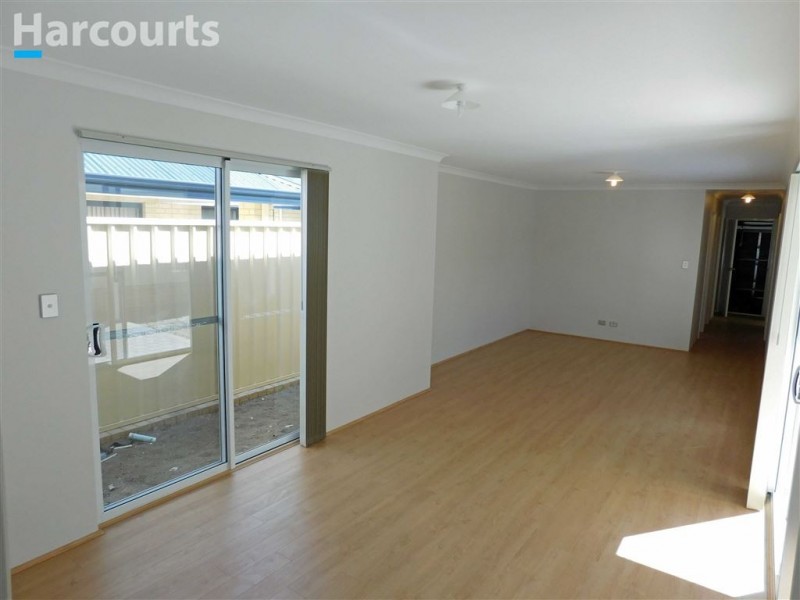 32 Belcastro Way, Madeley WA 6065