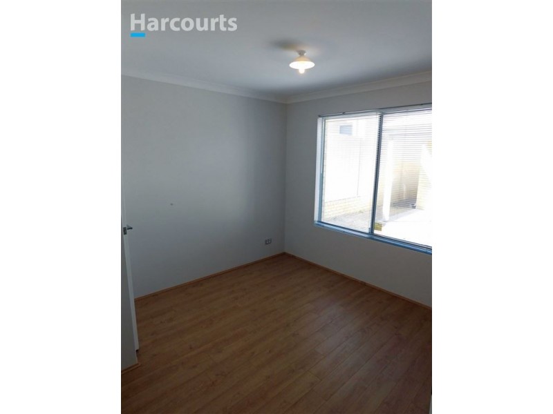 32 Belcastro Way, Madeley WA 6065