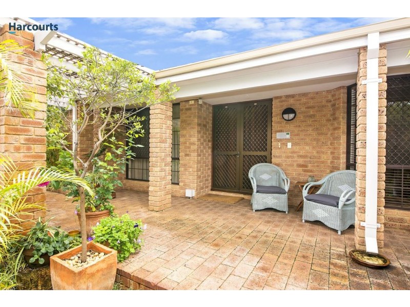 75 Bushland Retreat, Carramar WA 6031