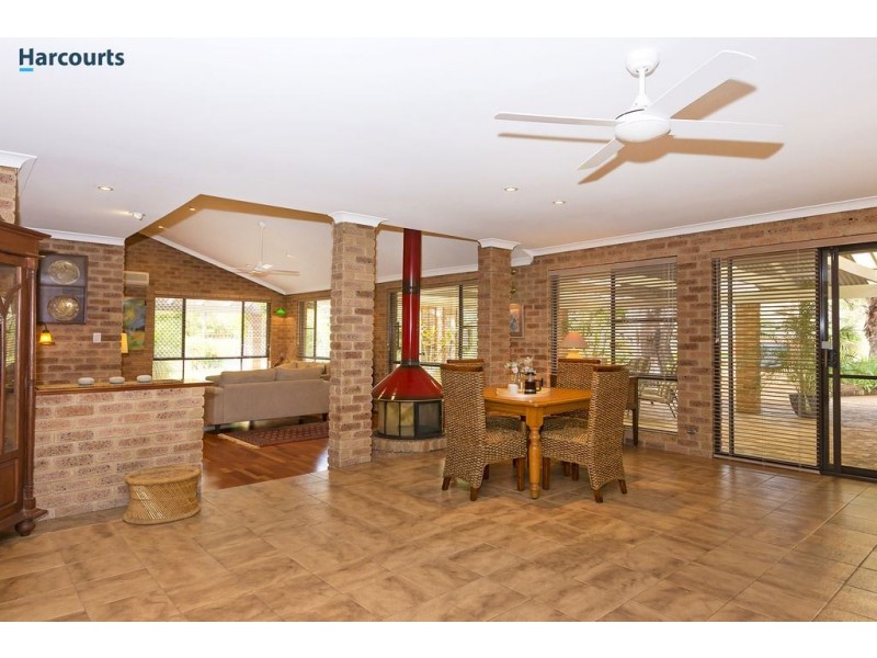 75 Bushland Retreat, Carramar WA 6031