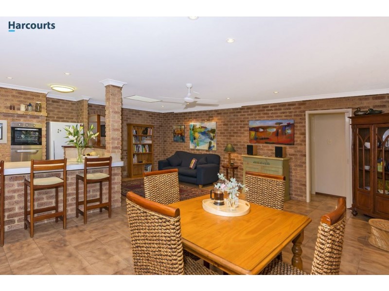 75 Bushland Retreat, Carramar WA 6031
