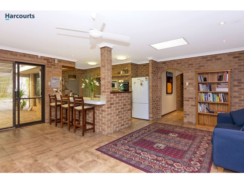 75 Bushland Retreat, Carramar WA 6031