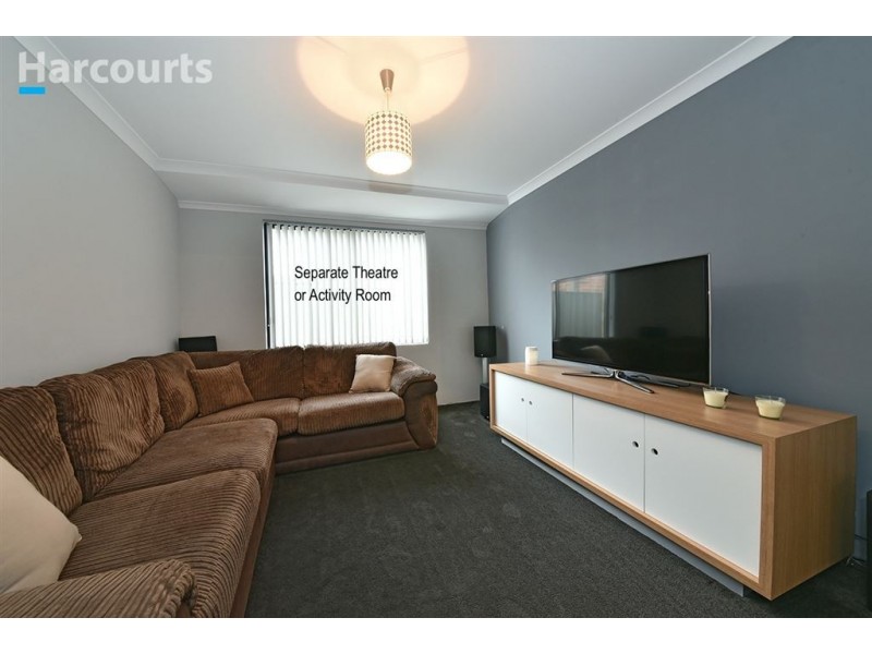 11 Petal Street, Banksia Grove WA 6031