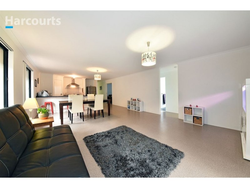 11 Petal Street, Banksia Grove WA 6031