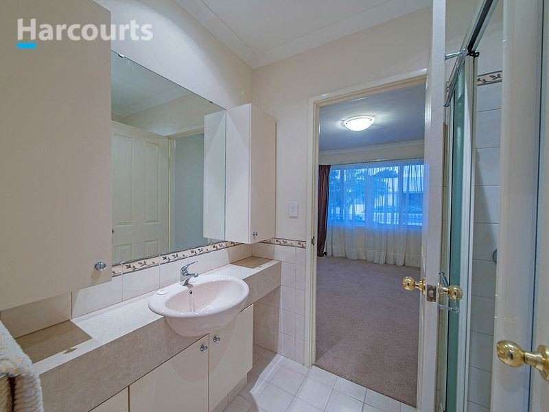 160 Golf Links Drive, Carramar WA 6031