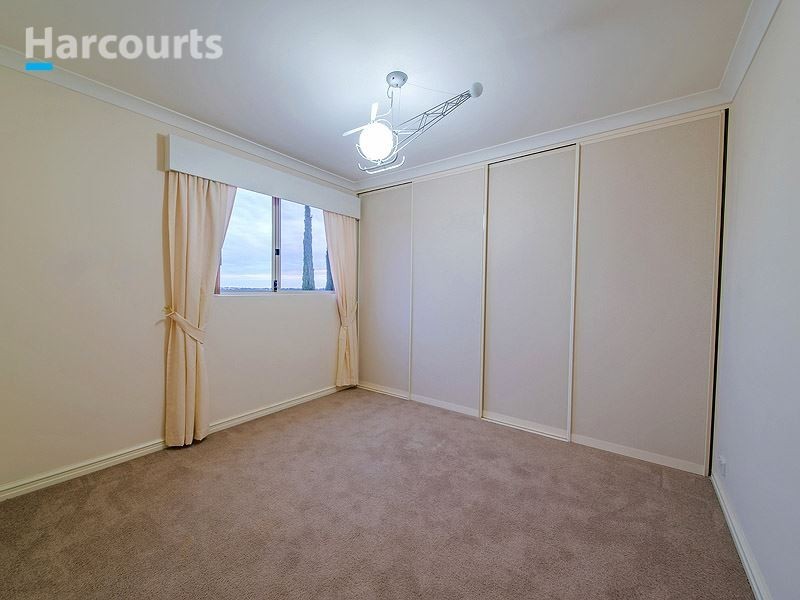 160 Golf Links Drive, Carramar WA 6031