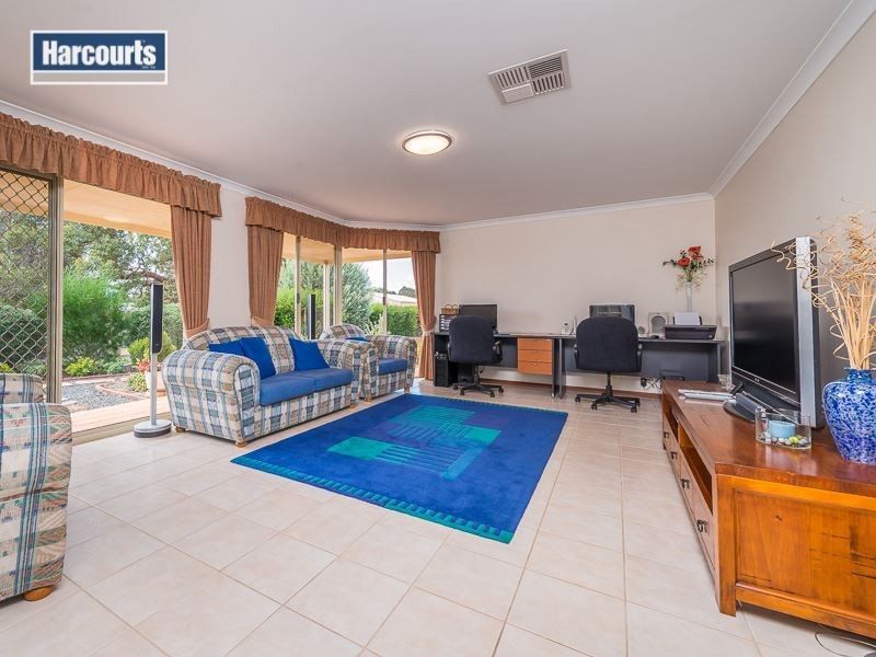 135 Meadowbrook Ramble, Bullsbrook WA 6084