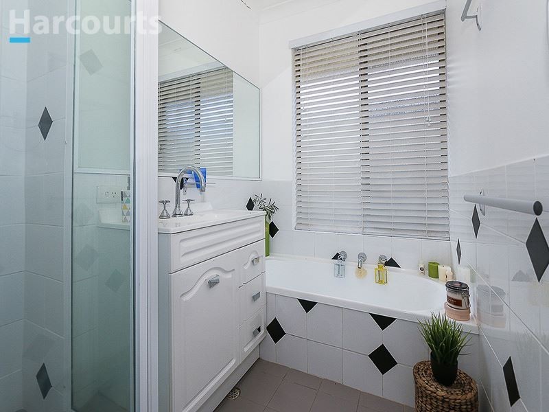 32 Berkshire Drive, Beldon WA 6027