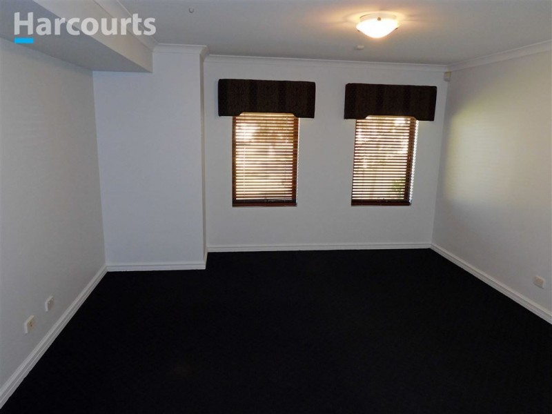 6 Hiltaba Court, Tapping WA 6065