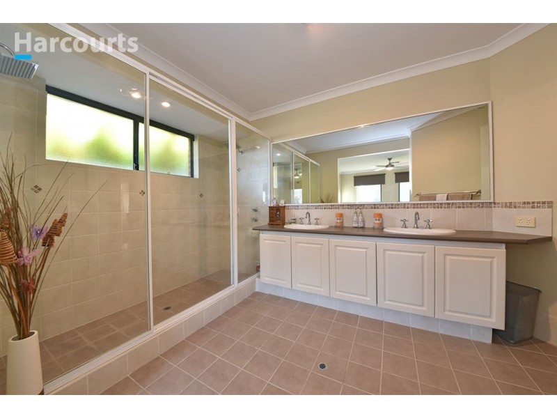 11 Minjah Circuit, Carramar WA 6031