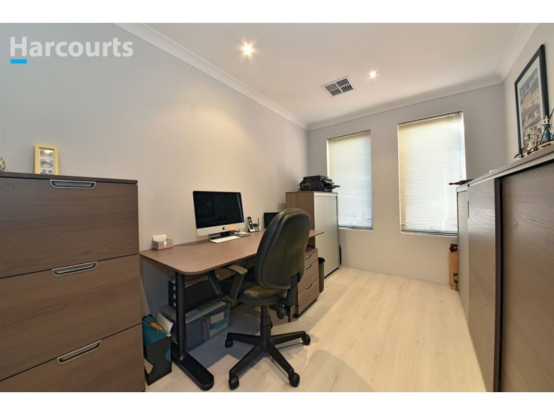 11 Minjah Circuit, Carramar WA 6031