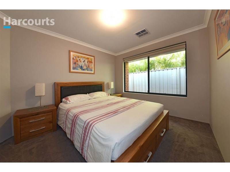 11 Minjah Circuit, Carramar WA 6031