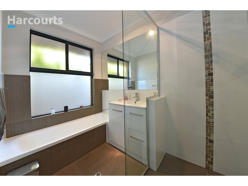 11 Minjah Circuit, Carramar WA 6031