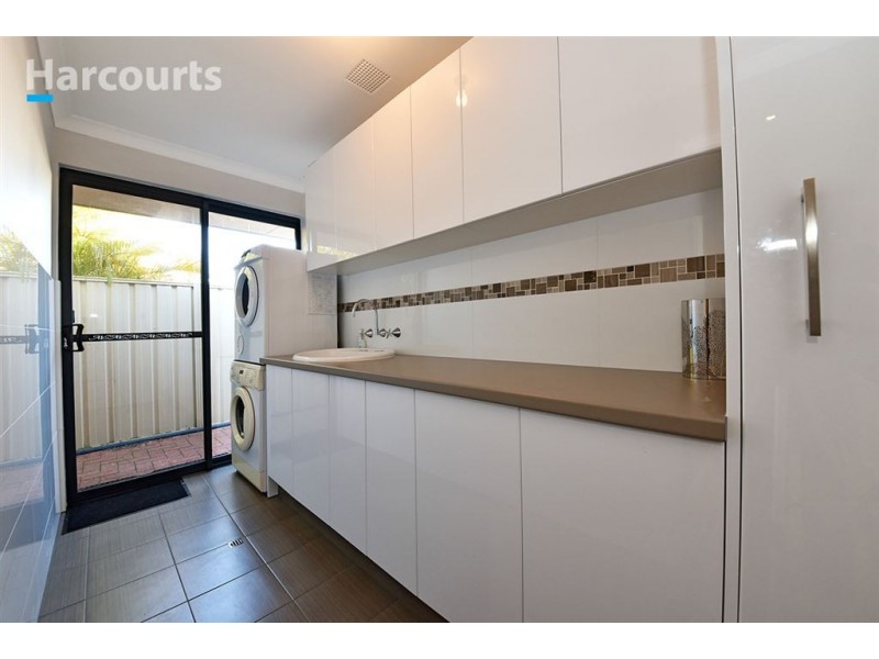 11 Minjah Circuit, Carramar WA 6031