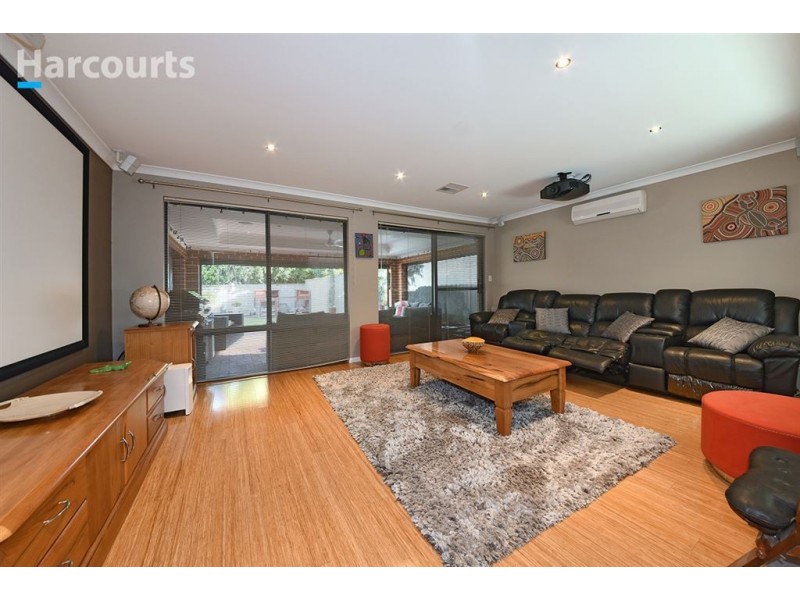 11 Minjah Circuit, Carramar WA 6031