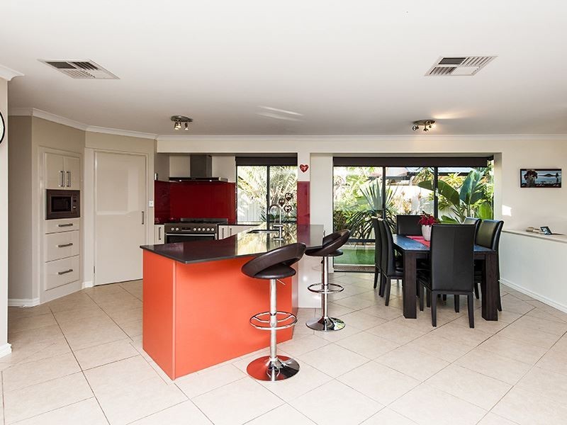 8 Brooklyn Avenue, Pearsall WA 6065