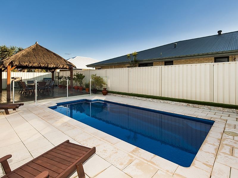 8 Brooklyn Avenue, Pearsall WA 6065