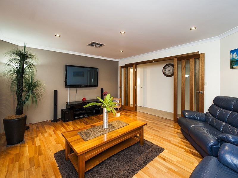 8 Brooklyn Avenue, Pearsall WA 6065