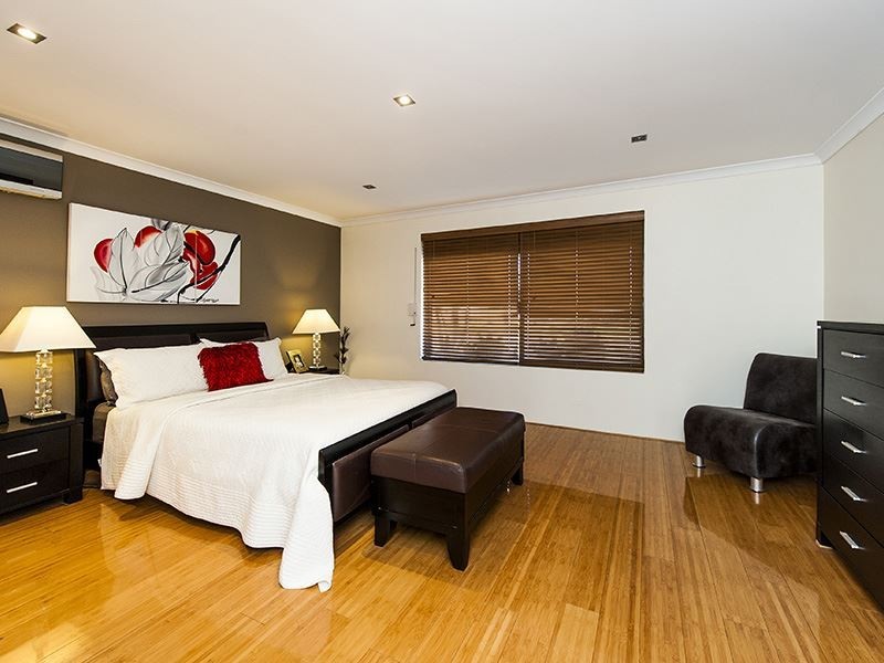 8 Brooklyn Avenue, Pearsall WA 6065