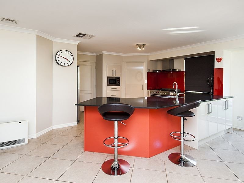 8 Brooklyn Avenue, Pearsall WA 6065