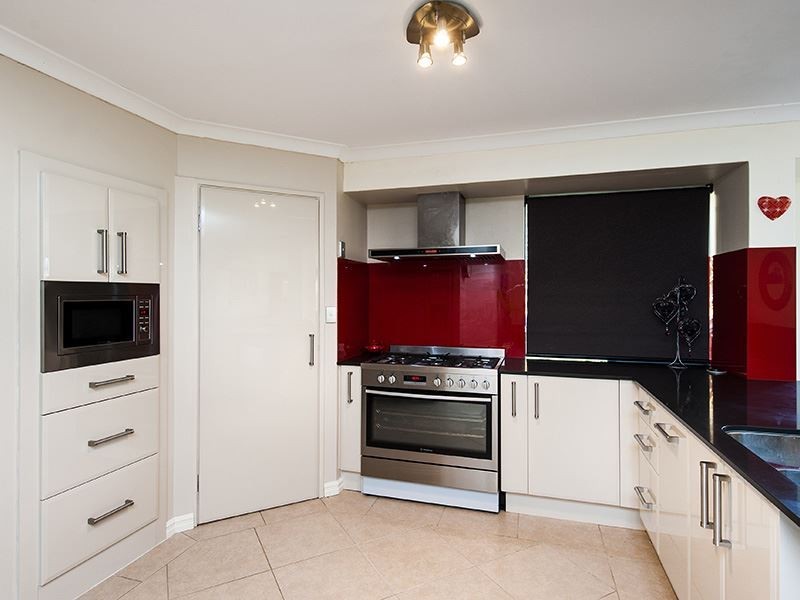 8 Brooklyn Avenue, Pearsall WA 6065