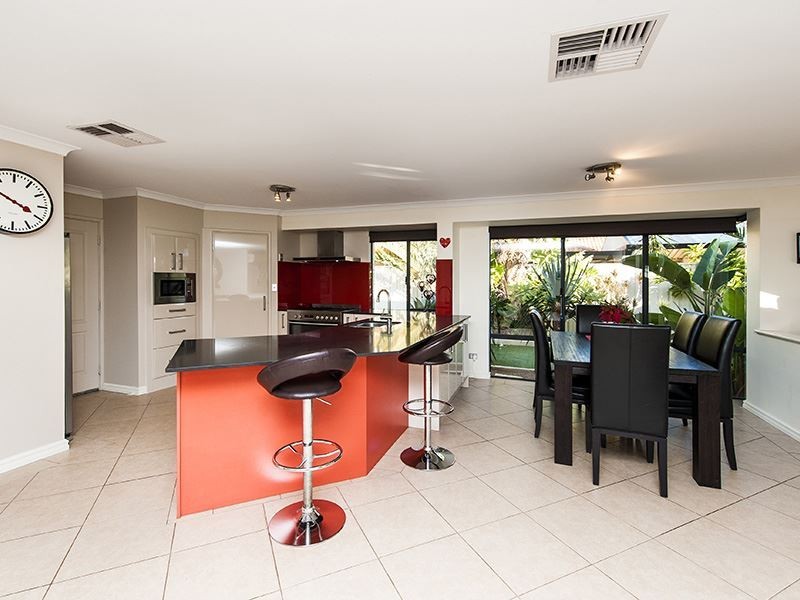 8 Brooklyn Avenue, Pearsall WA 6065