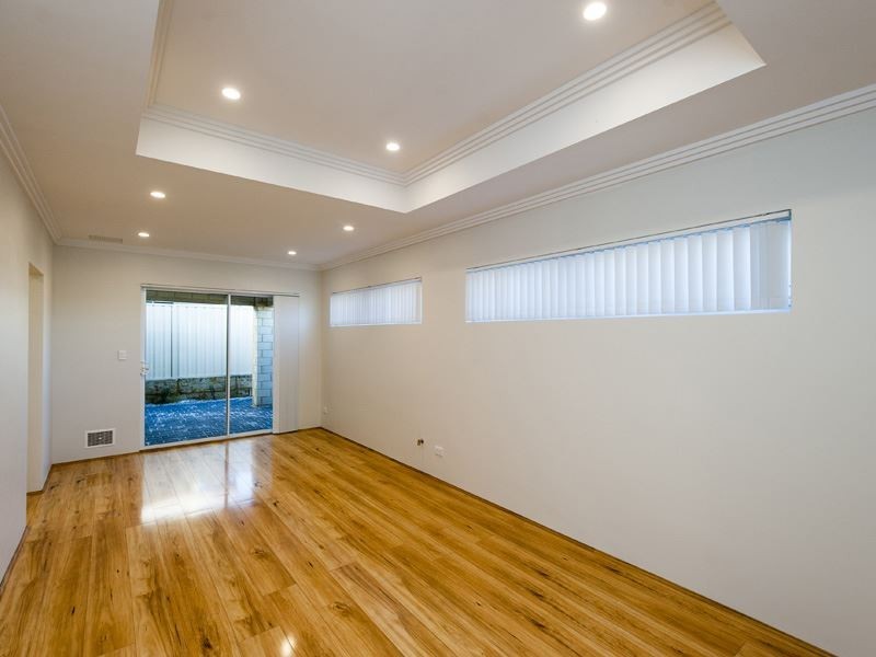 4/15 Belcastro Way, Madeley WA 6065