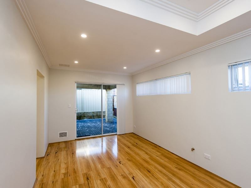 4/15 Belcastro Way, Madeley WA 6065