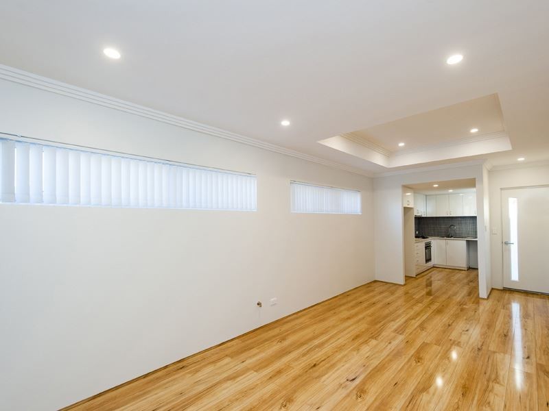 4/15 Belcastro Way, Madeley WA 6065