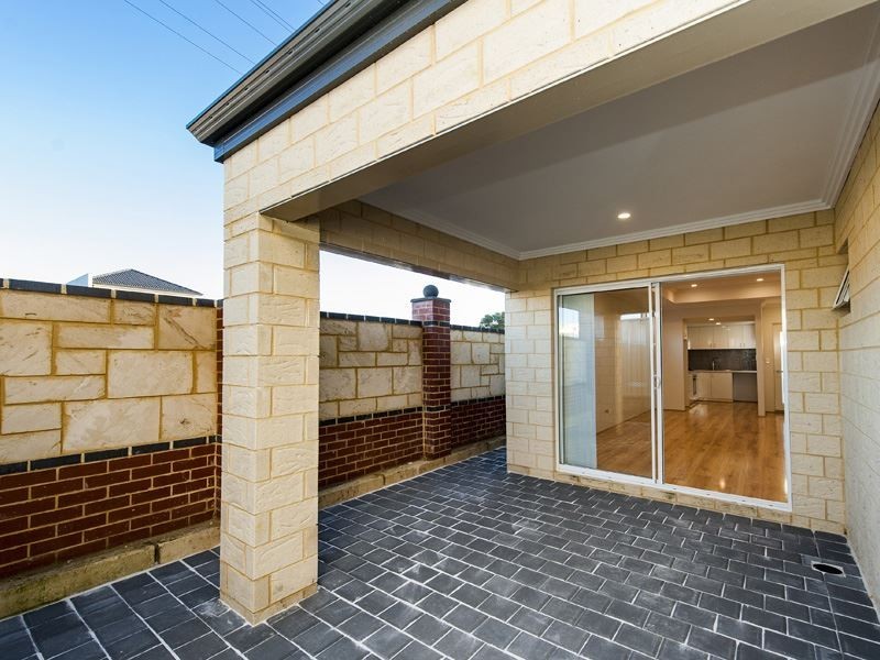 4/15 Belcastro Way, Madeley WA 6065