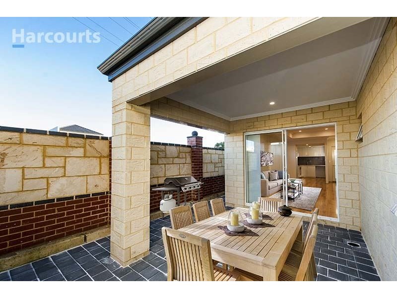 4/15 Belcastro Way, Madeley WA 6065