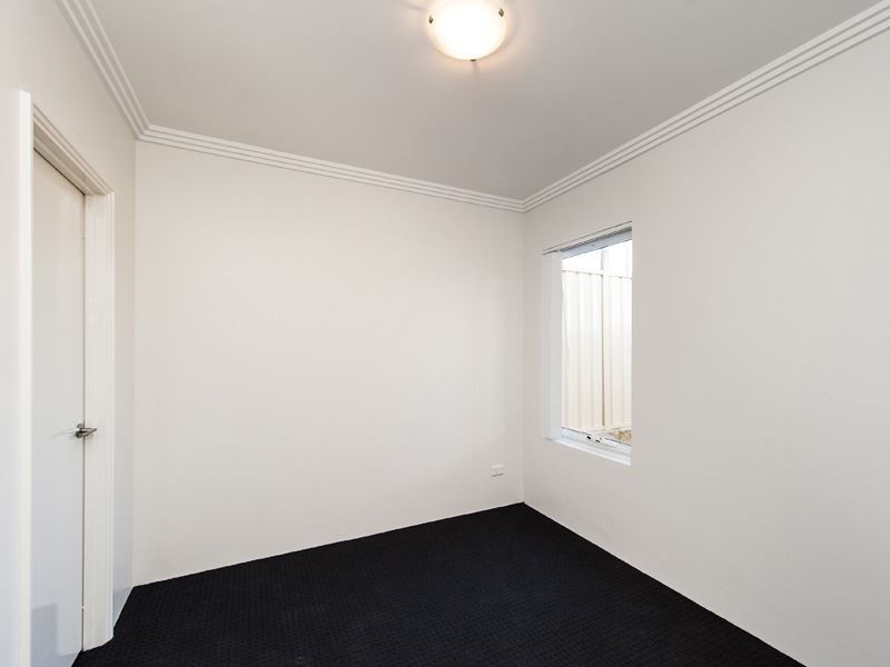 4/15 Belcastro Way, Madeley WA 6065