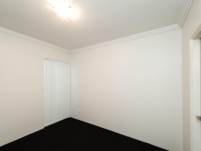 4/15 Belcastro Way, Madeley WA 6065