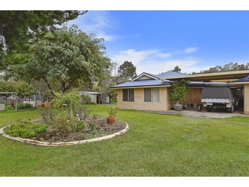 3 Louise Place, Gnangara WA 6077