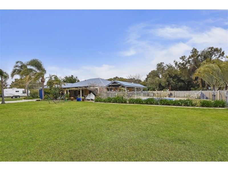 3 Louise Place, Gnangara WA 6077