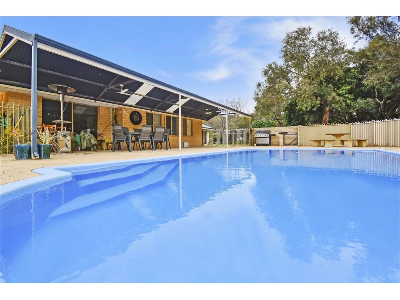 3 Louise Place, Gnangara WA 6077