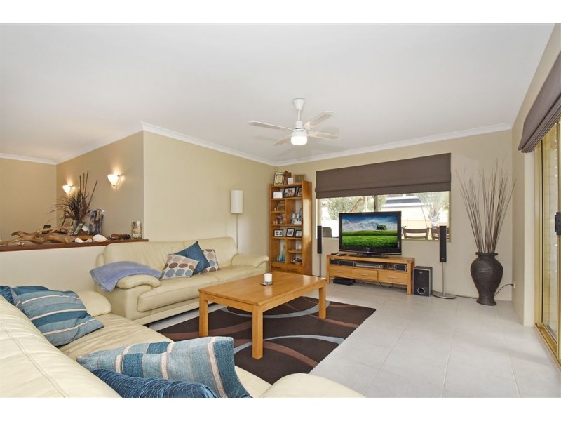 3 Louise Place, Gnangara WA 6077