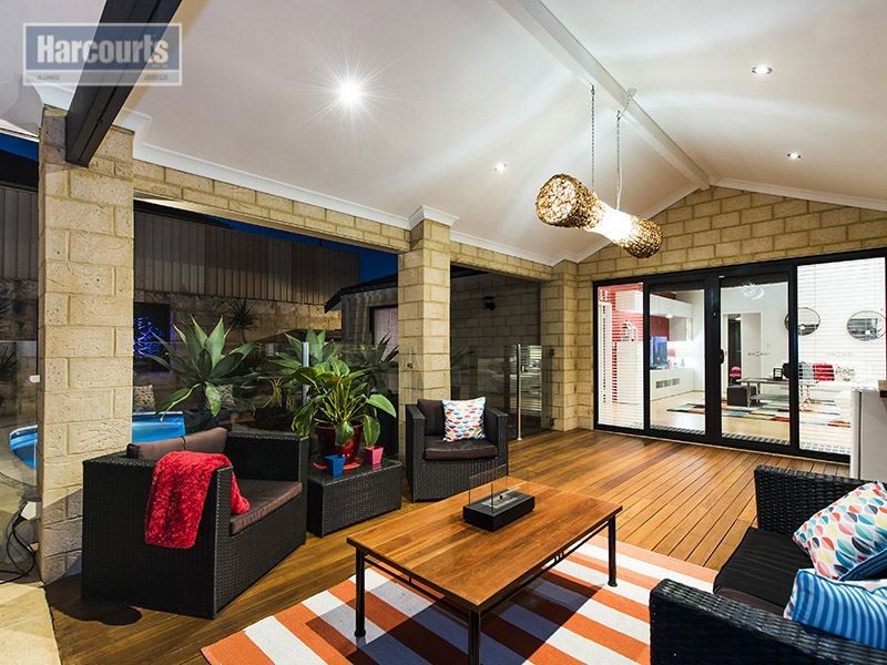 4 Chesterfield Avenue, Hocking WA 6065