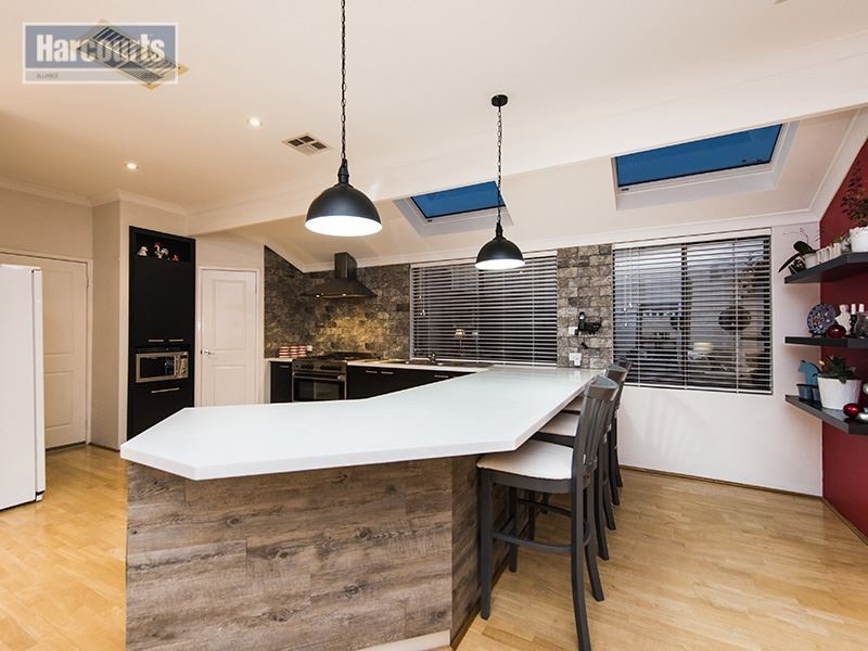 4 Chesterfield Avenue, Hocking WA 6065