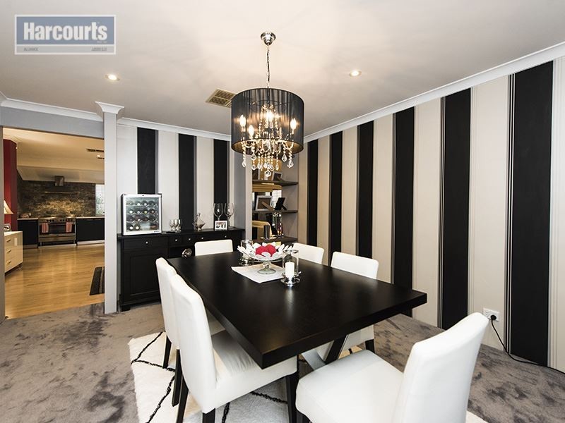 4 Chesterfield Avenue, Hocking WA 6065